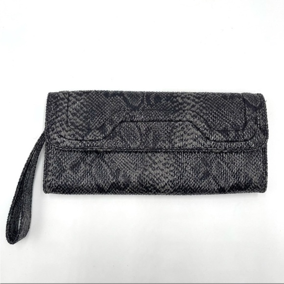 Banana Republic Gray Snakeskin Leather Clutch Wristlet | Magnetic Closure - Picture 1 of 7
